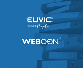 Logo Euvic i Webcon, w tle stos segregatorÃ³w